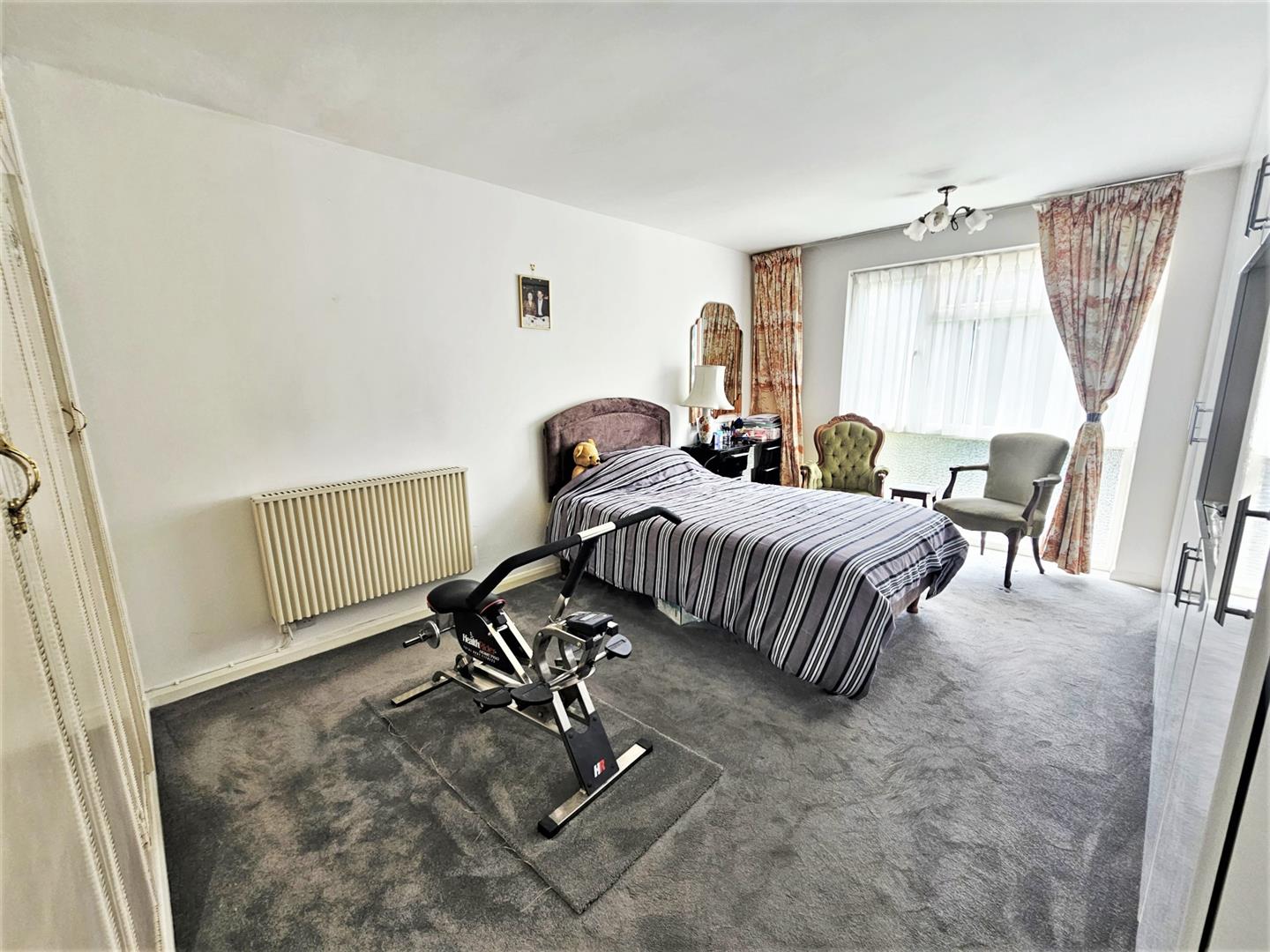 Flat for sale in Edgware, Stonegrove, Edgware