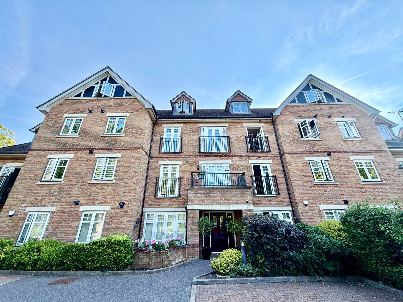 Flat in Bushey