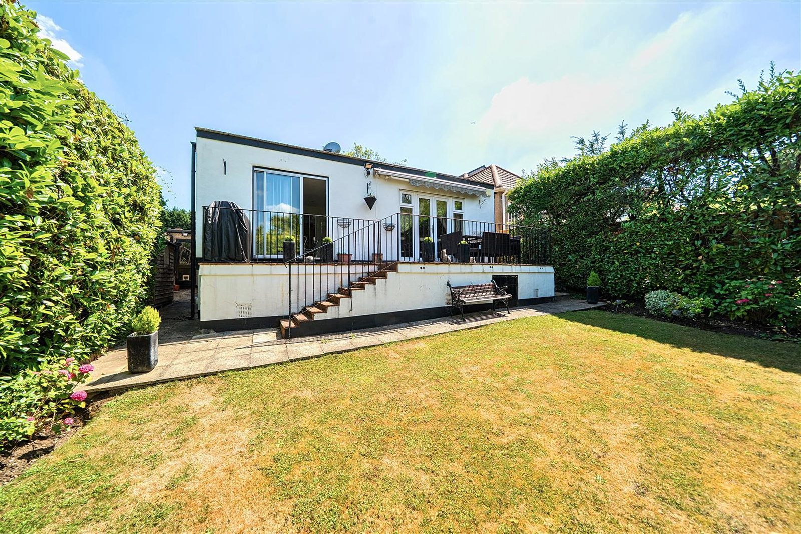 Bungalow in Bushey