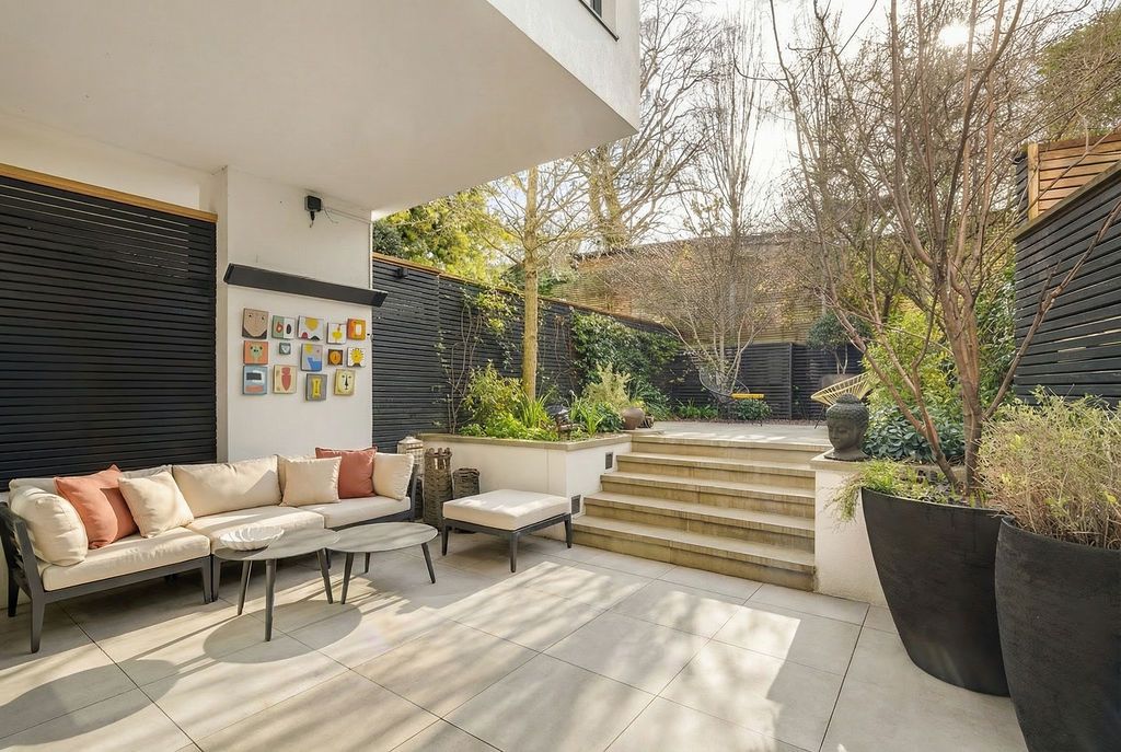Semi Detached House in London