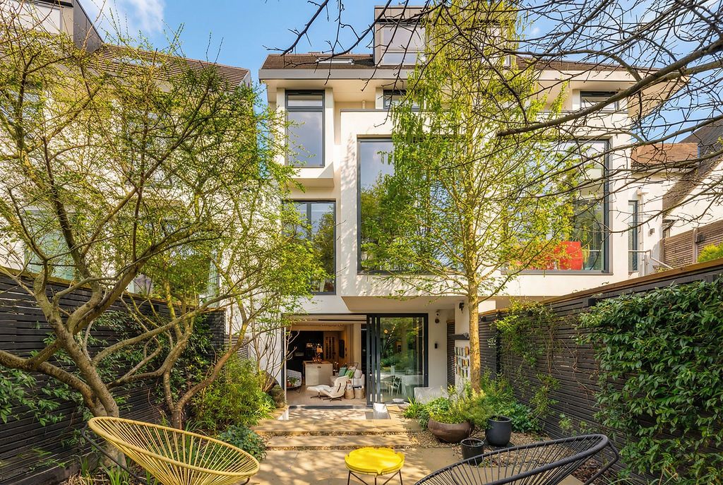 Semi Detached House in London
