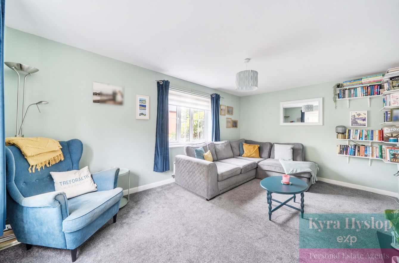 Semi Detached House in Exeter