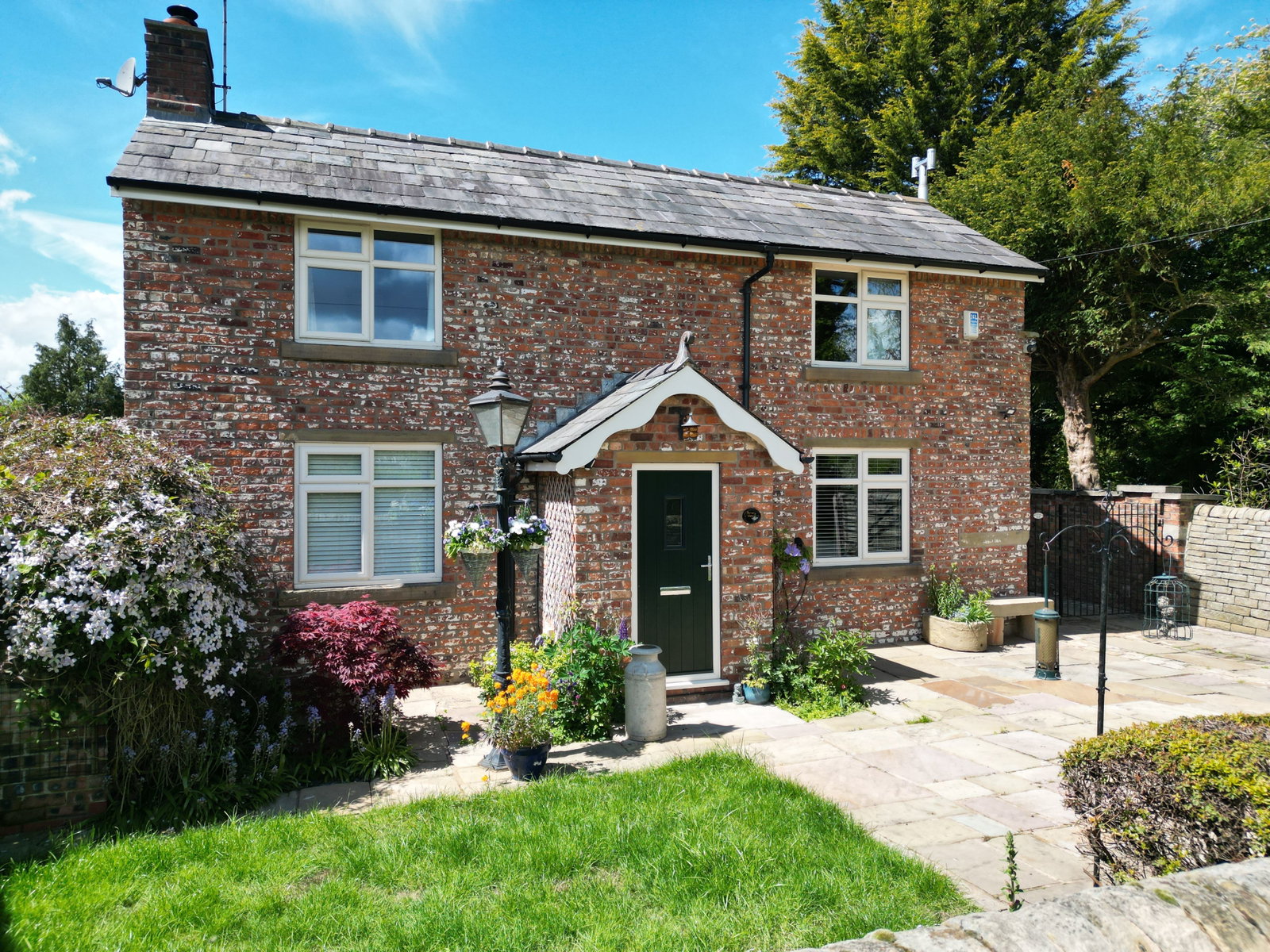 Detached House in Macclesfield