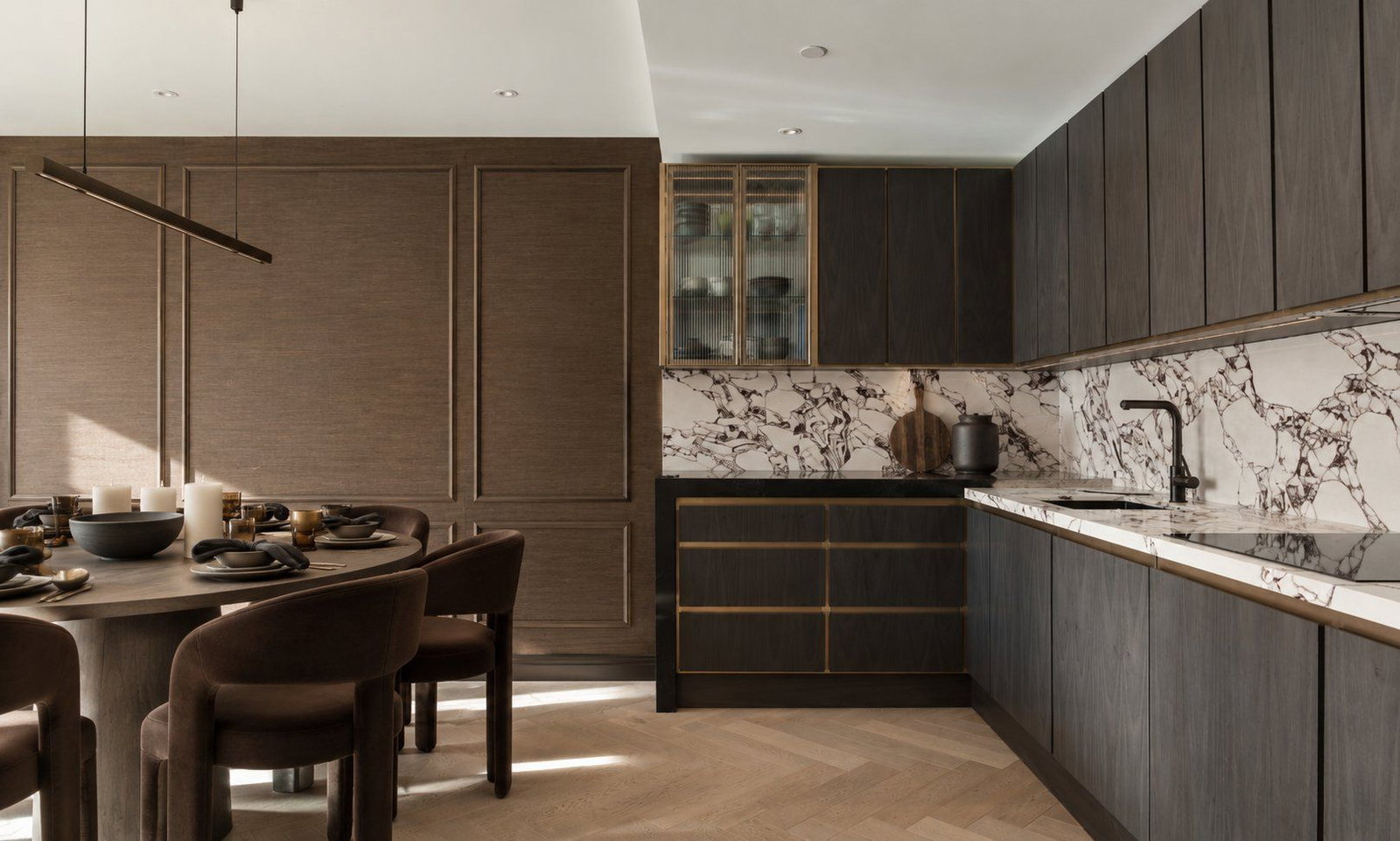 Apartment for sale in London, London Dock | Furniture Incentives Available | Parking | Pool & Spa |Private Showhome Tour, 791 m²