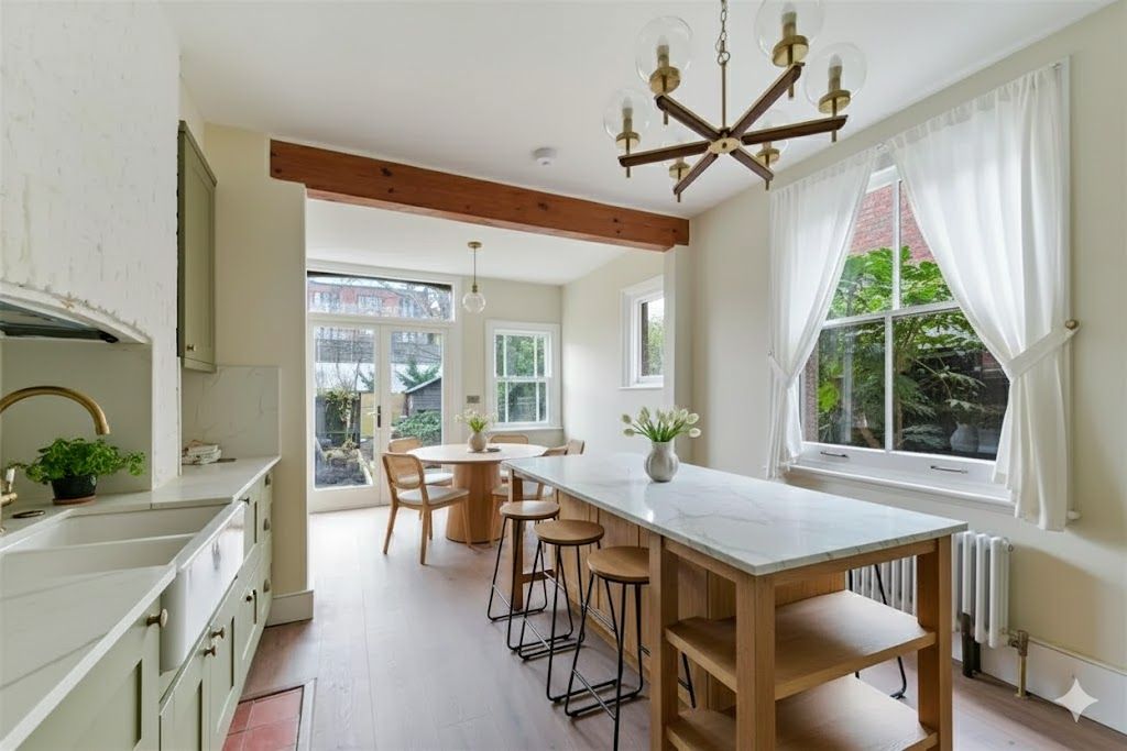 Maisonette for sale in London, Worple Road, Raynes Park, SW20, 1058 m²