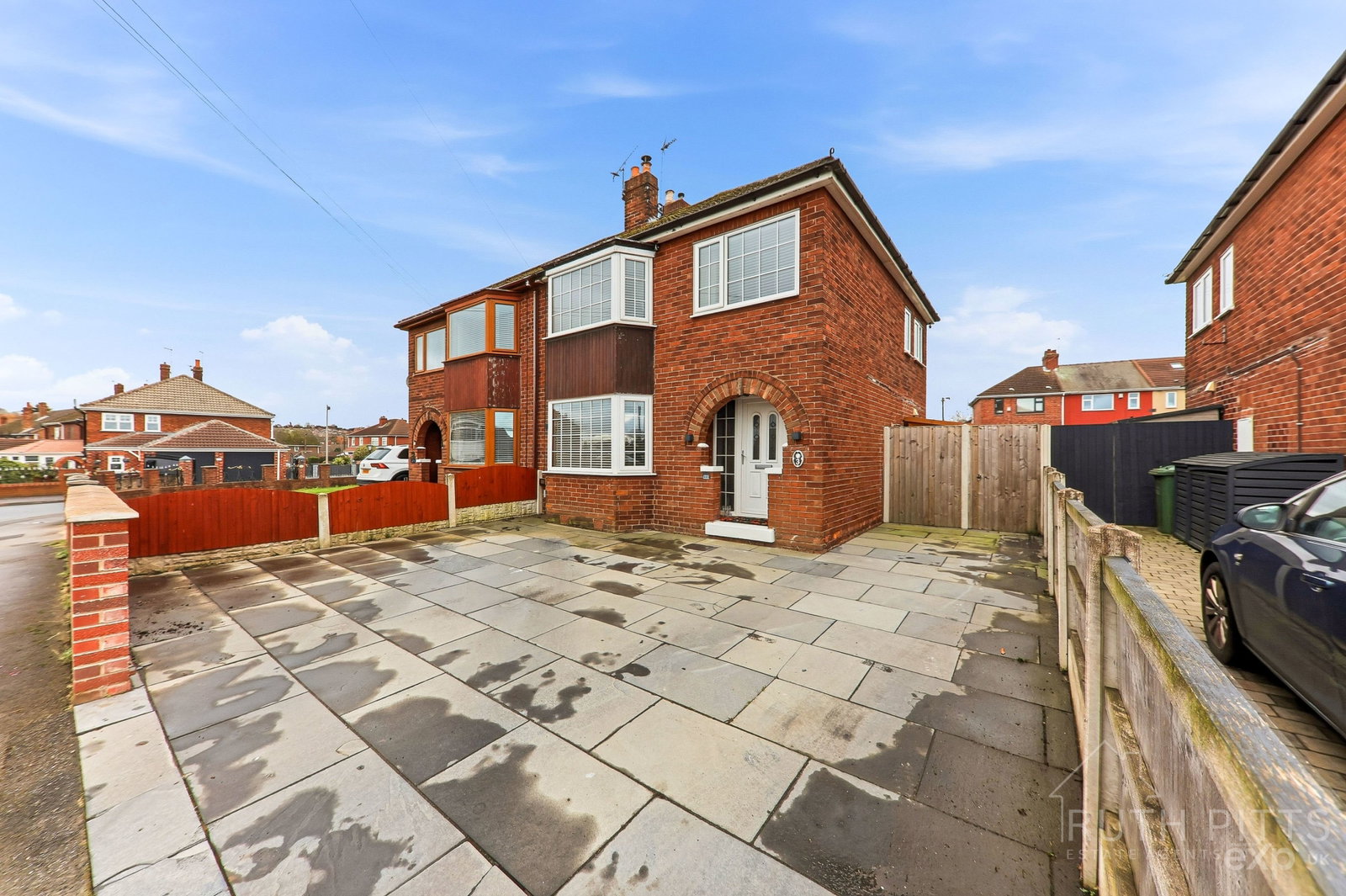 Semi Detached House in Pontefract