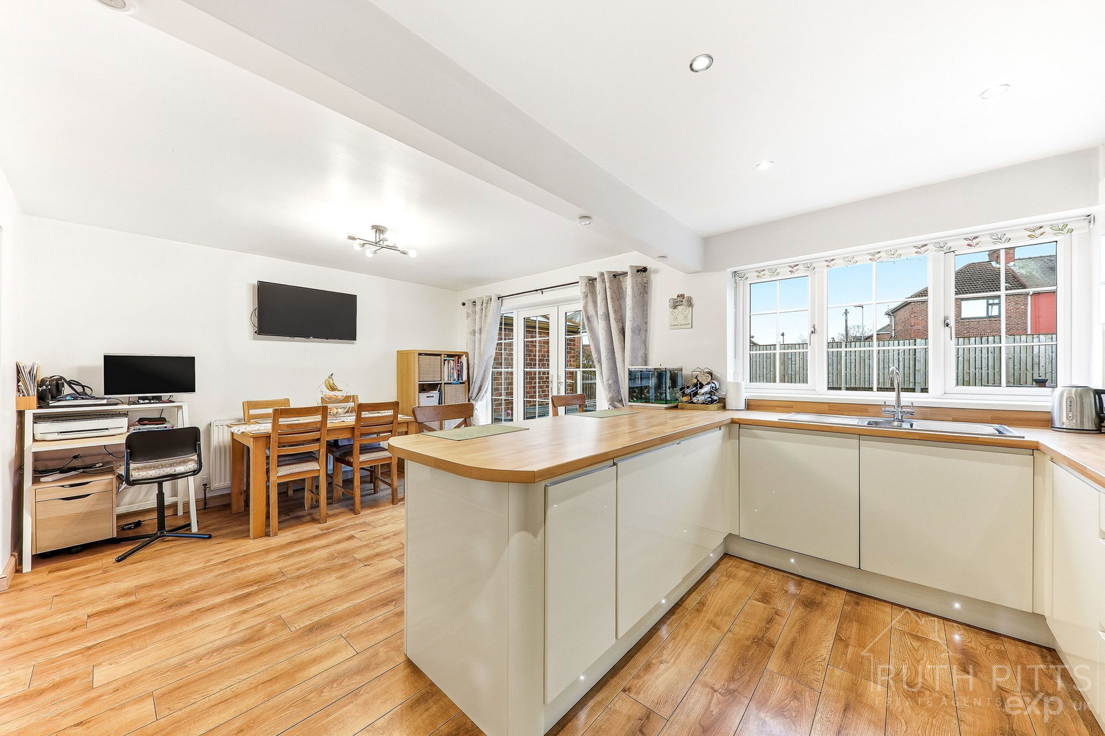 Semi Detached House in Pontefract