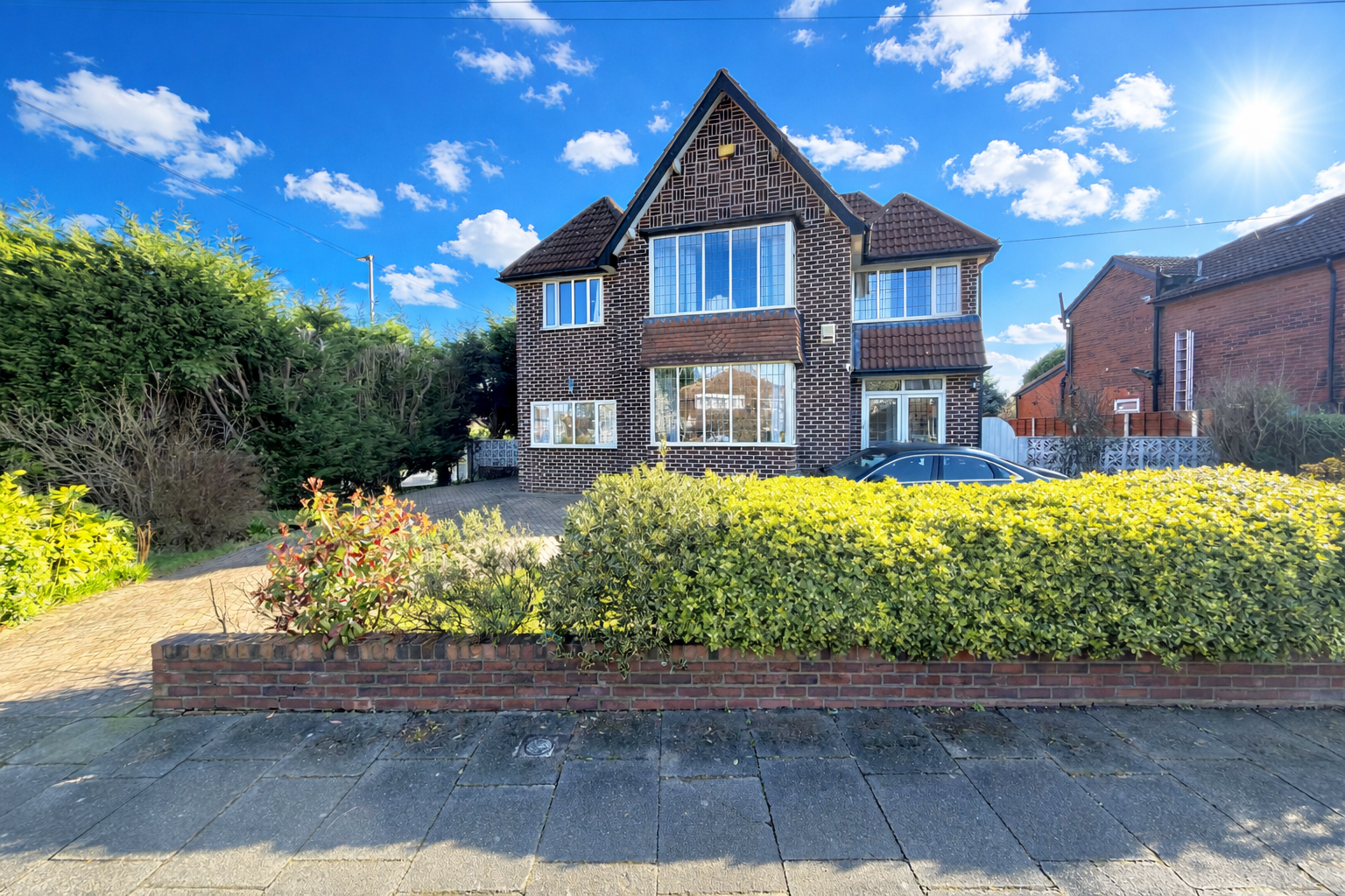 Detached House in Sale