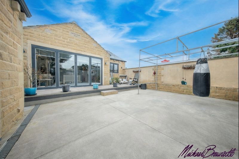 Detached House in Bradford