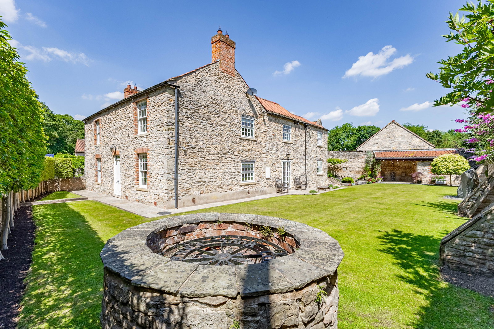 Detached House for sale in Womersley, Low Farm, Main Street, Womersley, 2499 m²
