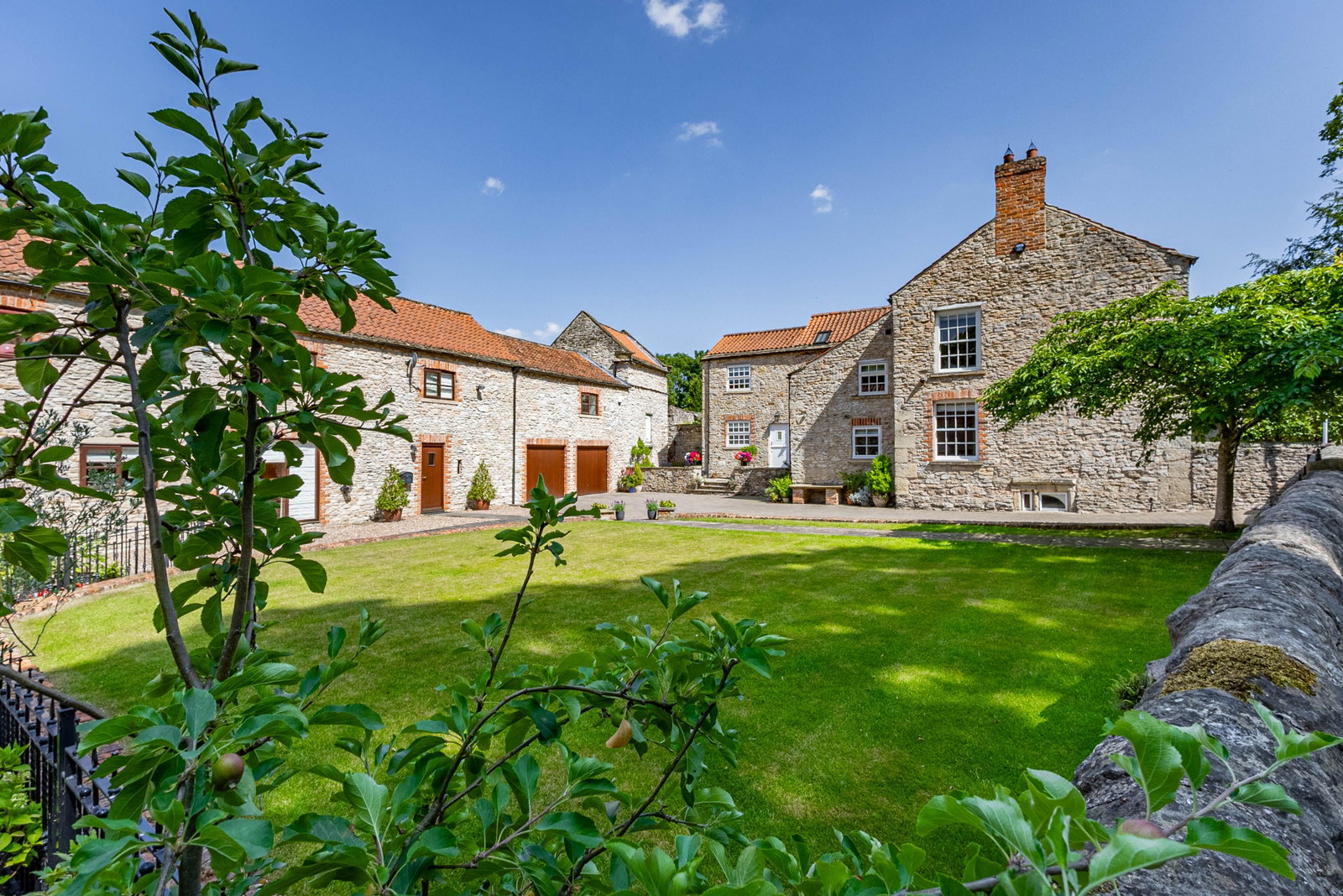 Detached House for sale in Womersley, Low Farm, Main Street, Womersley, 2499 m²