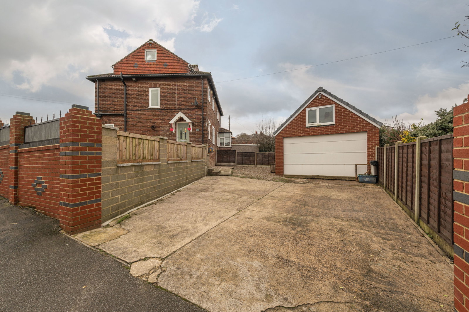 Semi Detached House in Leeds