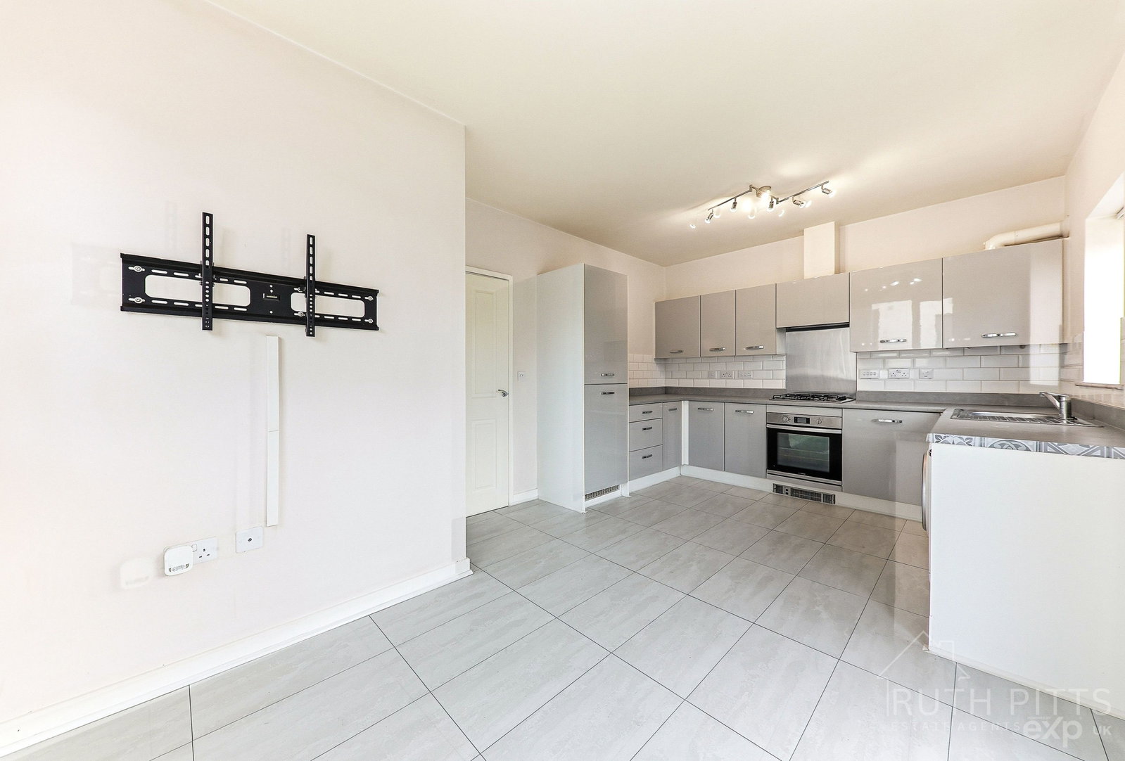 Semi Detached House in Pontefract