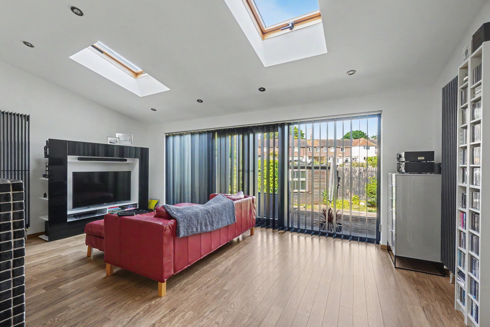 Semi Detached House for sale in Gillingham, Eastcourt Lane, Gillingham, ME8 6HN, 1234 m²