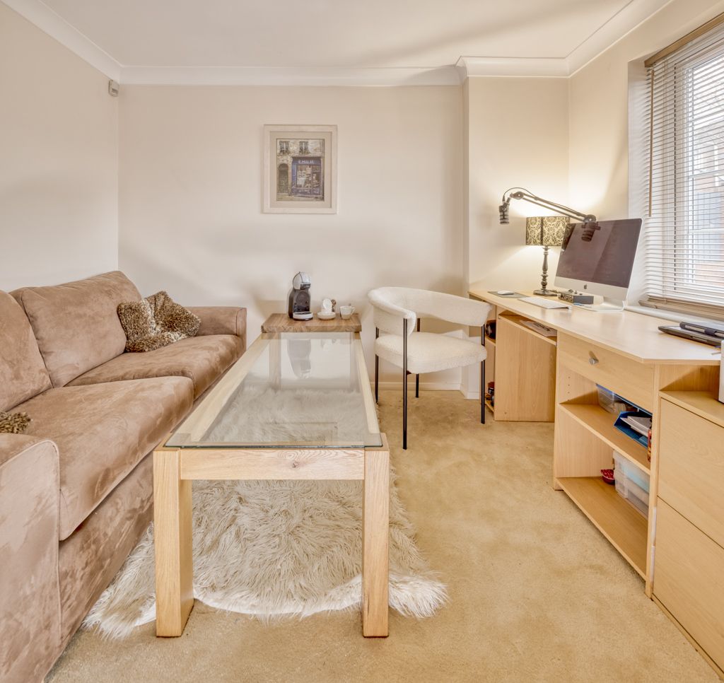Semi Detached House in Fareham