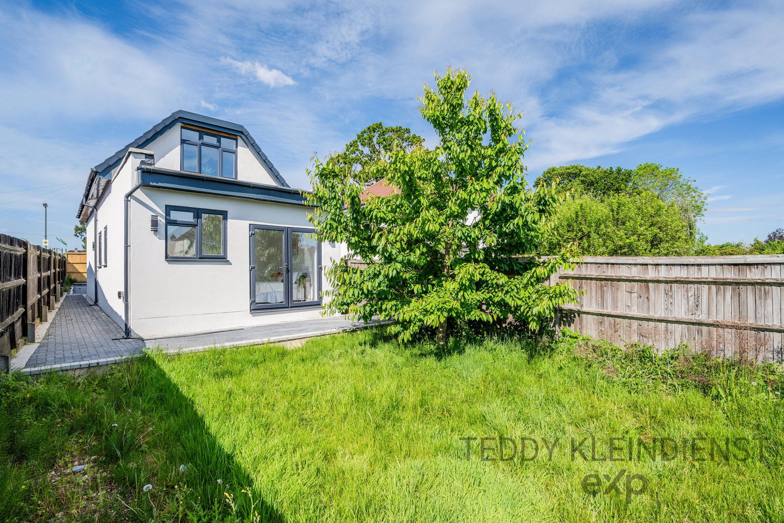 Detached House in Epsom
