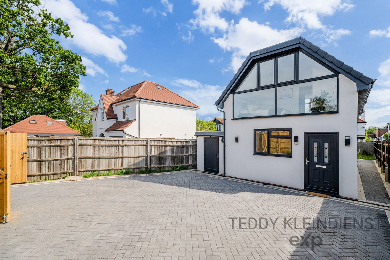 Detached House in Epsom