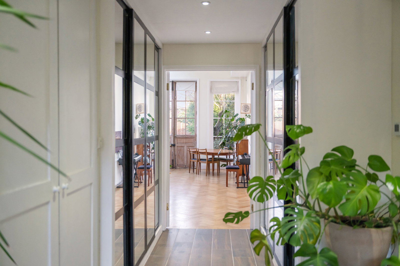 Detached House in London 4