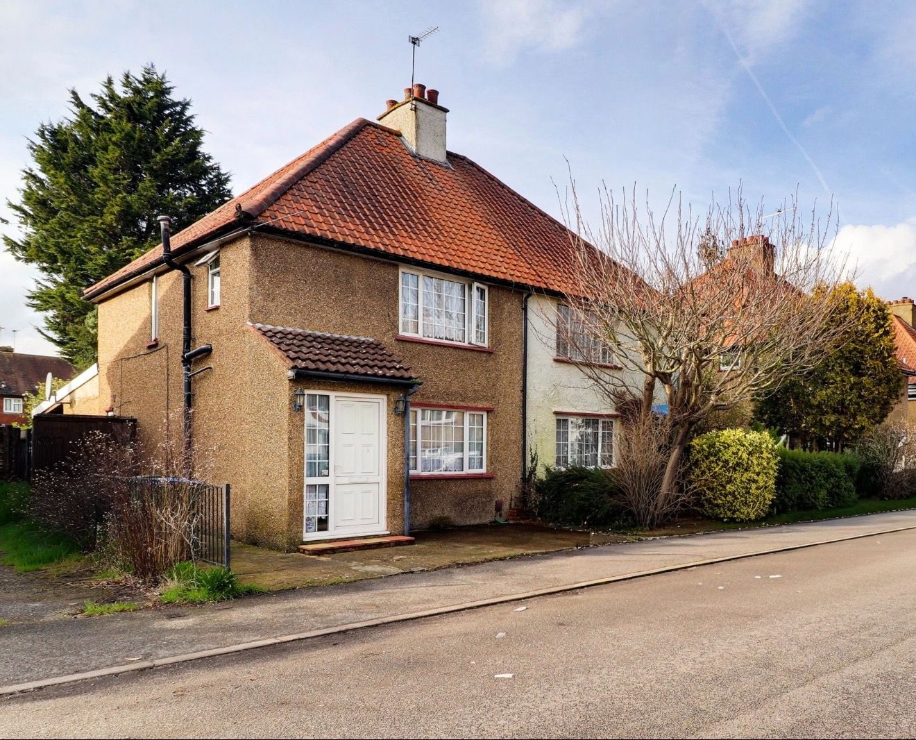 Semi Detached House in Cobham