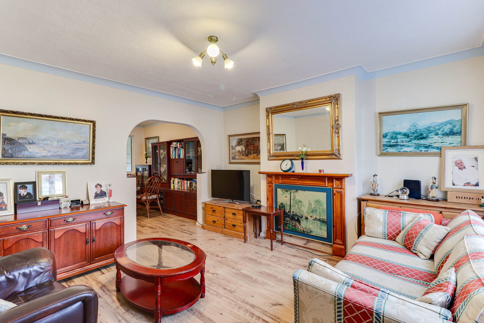 Semi Detached House in Cobham