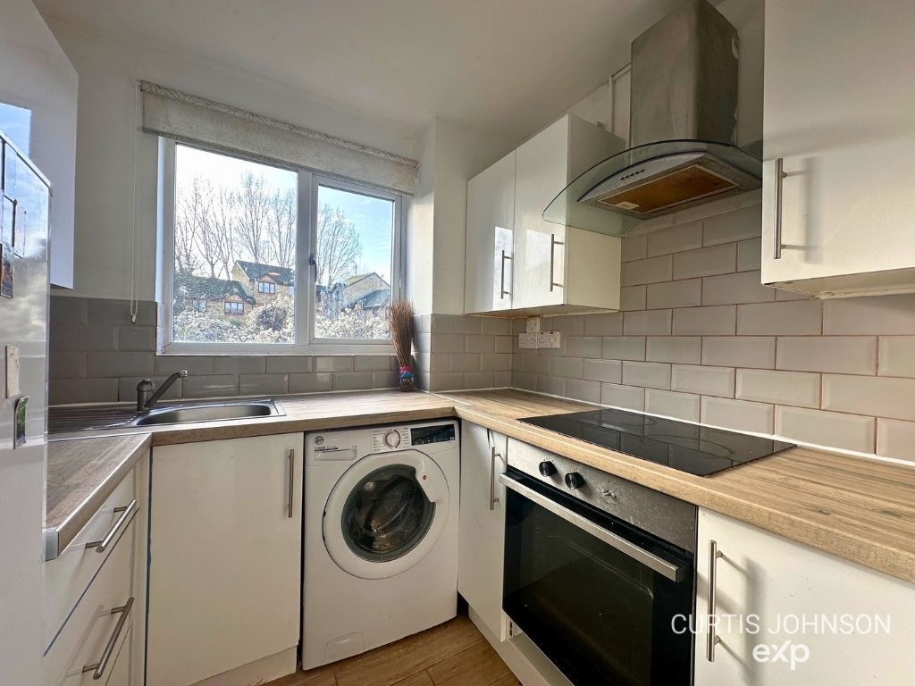 Flat in Grays