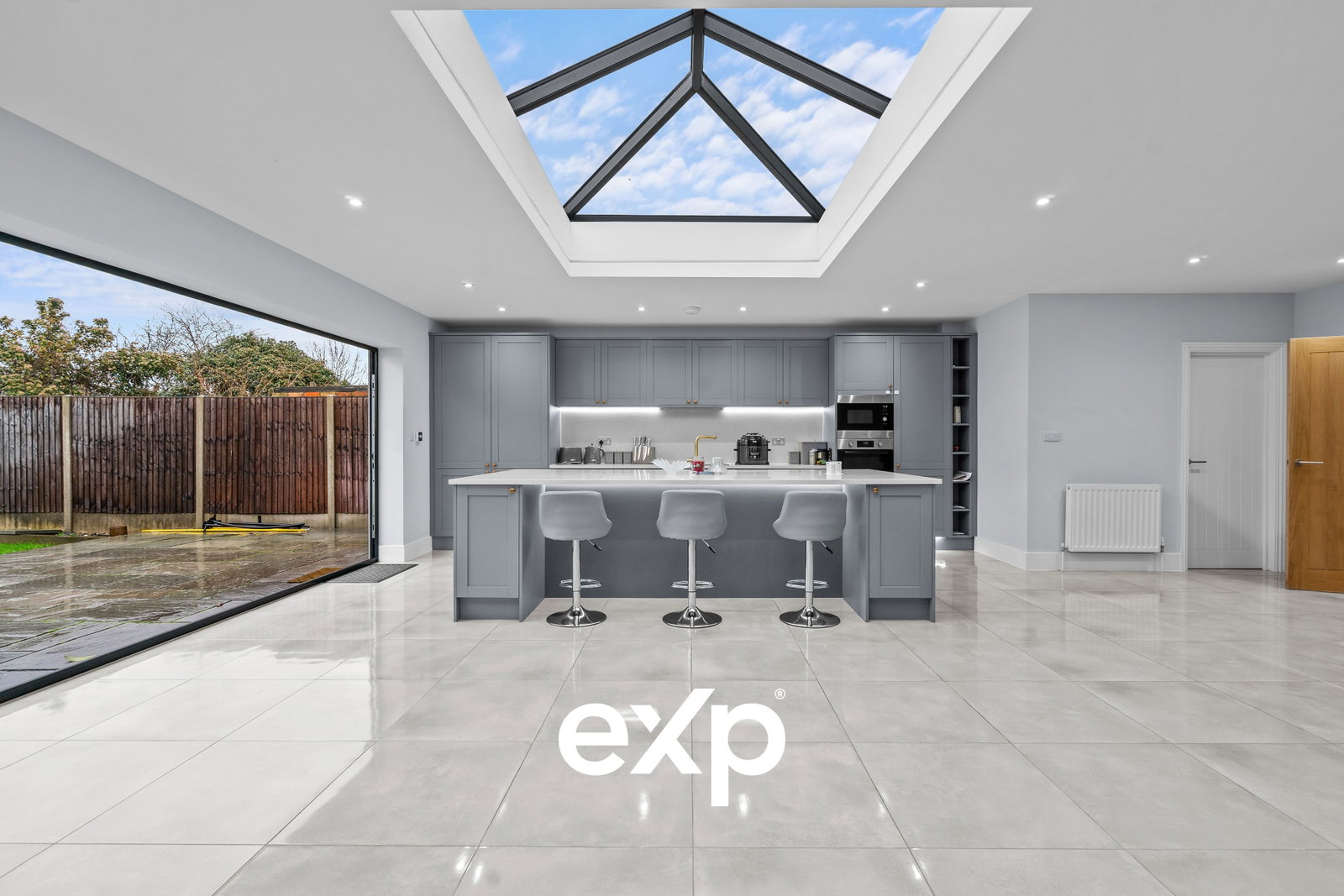 Semi Detached House in Ashford