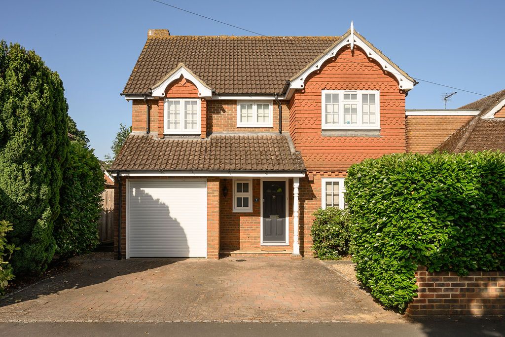 Detached House in West Molesey