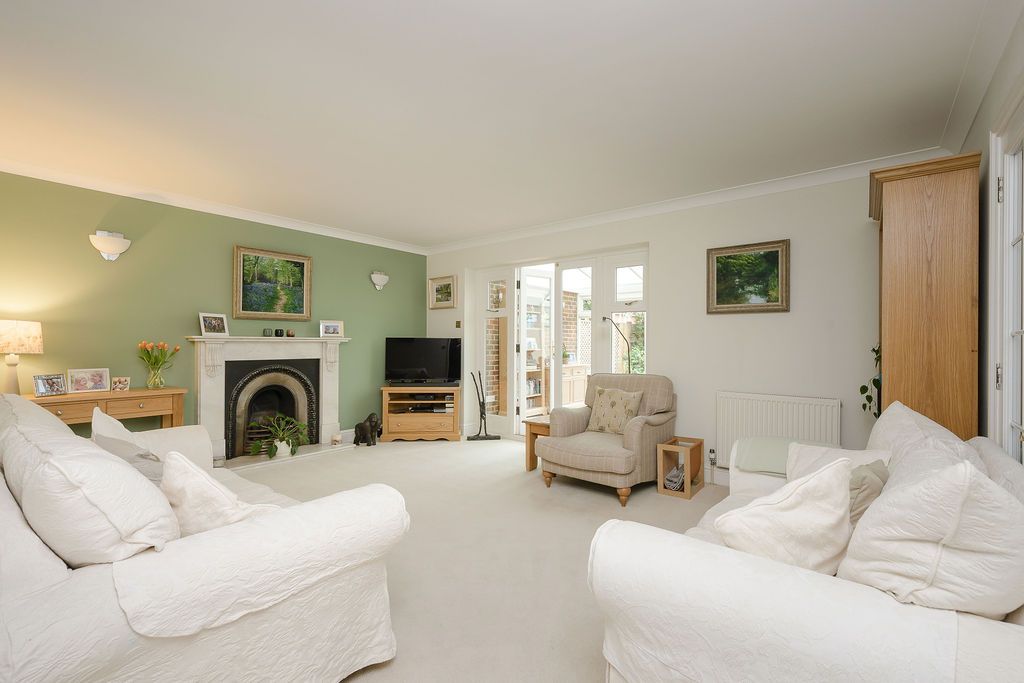 Detached House in West Molesey