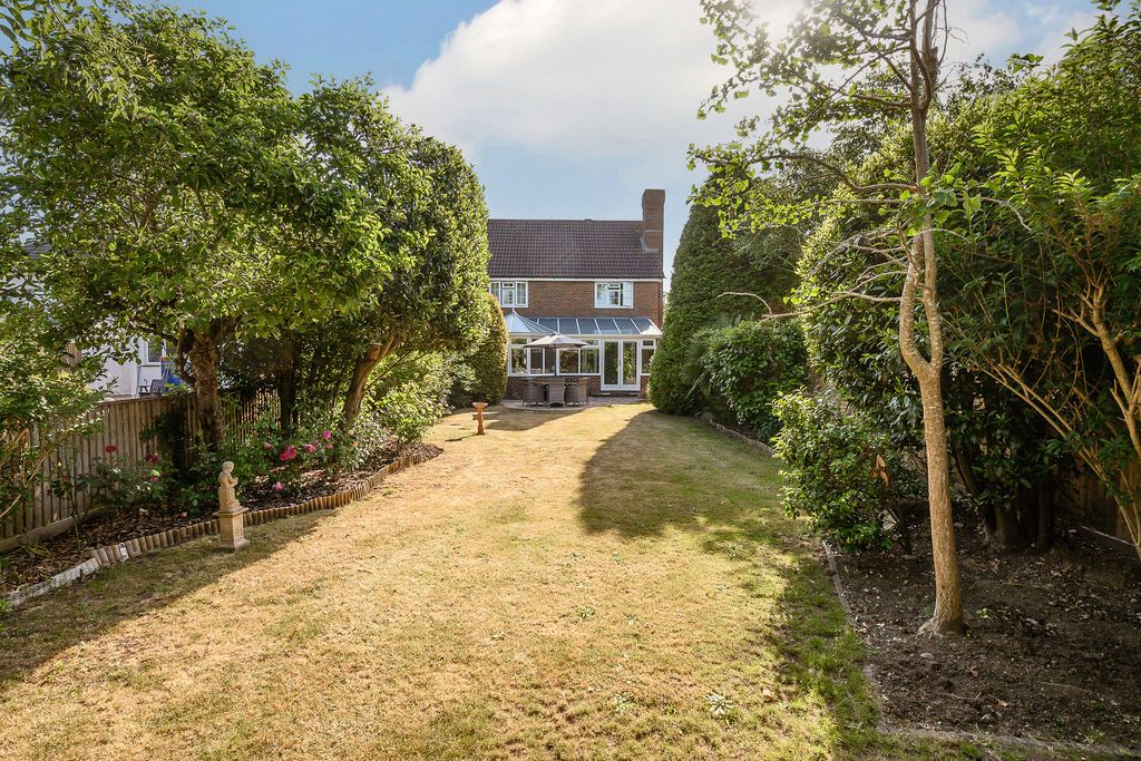Detached House in West Molesey