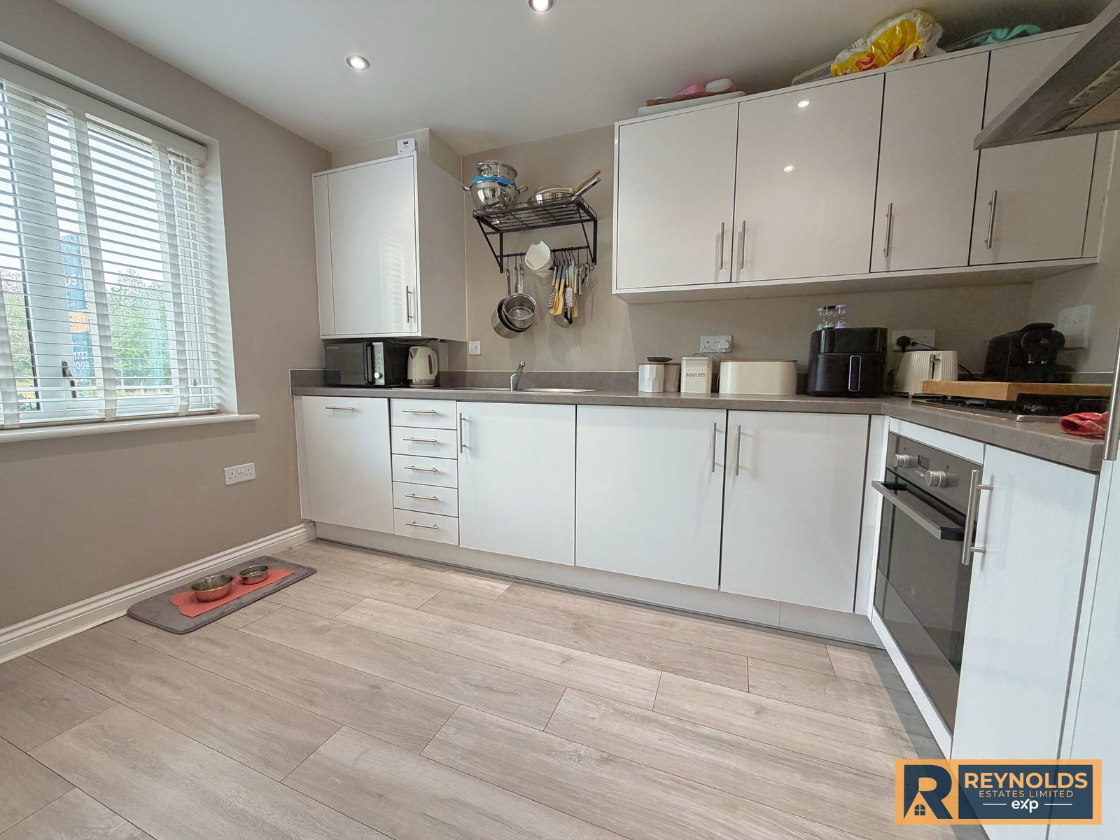Semi Detached House for sale in West Malling, Dobson Close, Leybourne Chase, West Malling, ME19 5SQ, 1054 m²