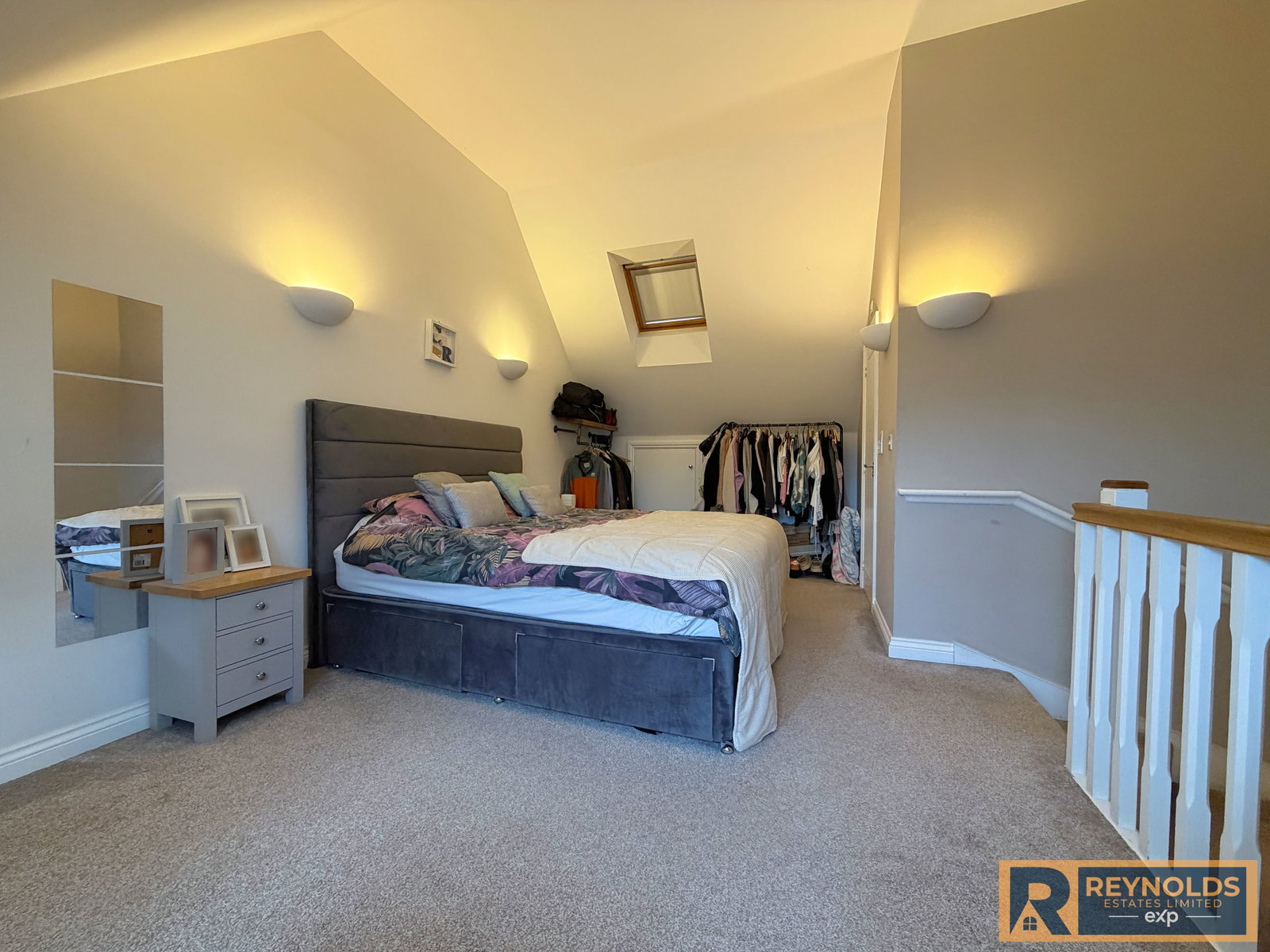 Semi Detached House for sale in West Malling, Dobson Close, Leybourne Chase, West Malling, ME19 5SQ, 1054 m²