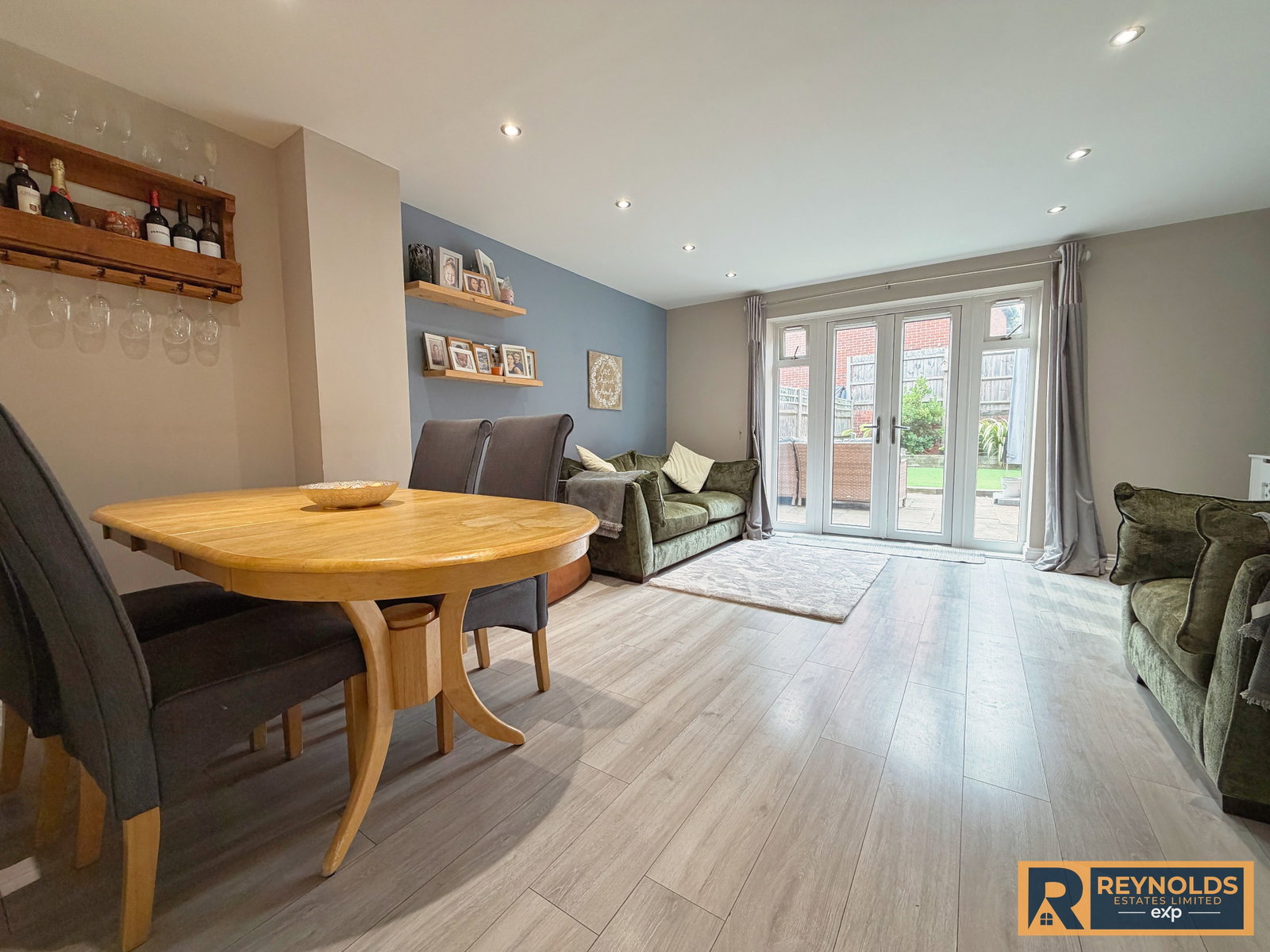 Semi Detached House for sale in West Malling, Dobson Close, Leybourne Chase, West Malling, ME19 5SQ, 1054 m²
