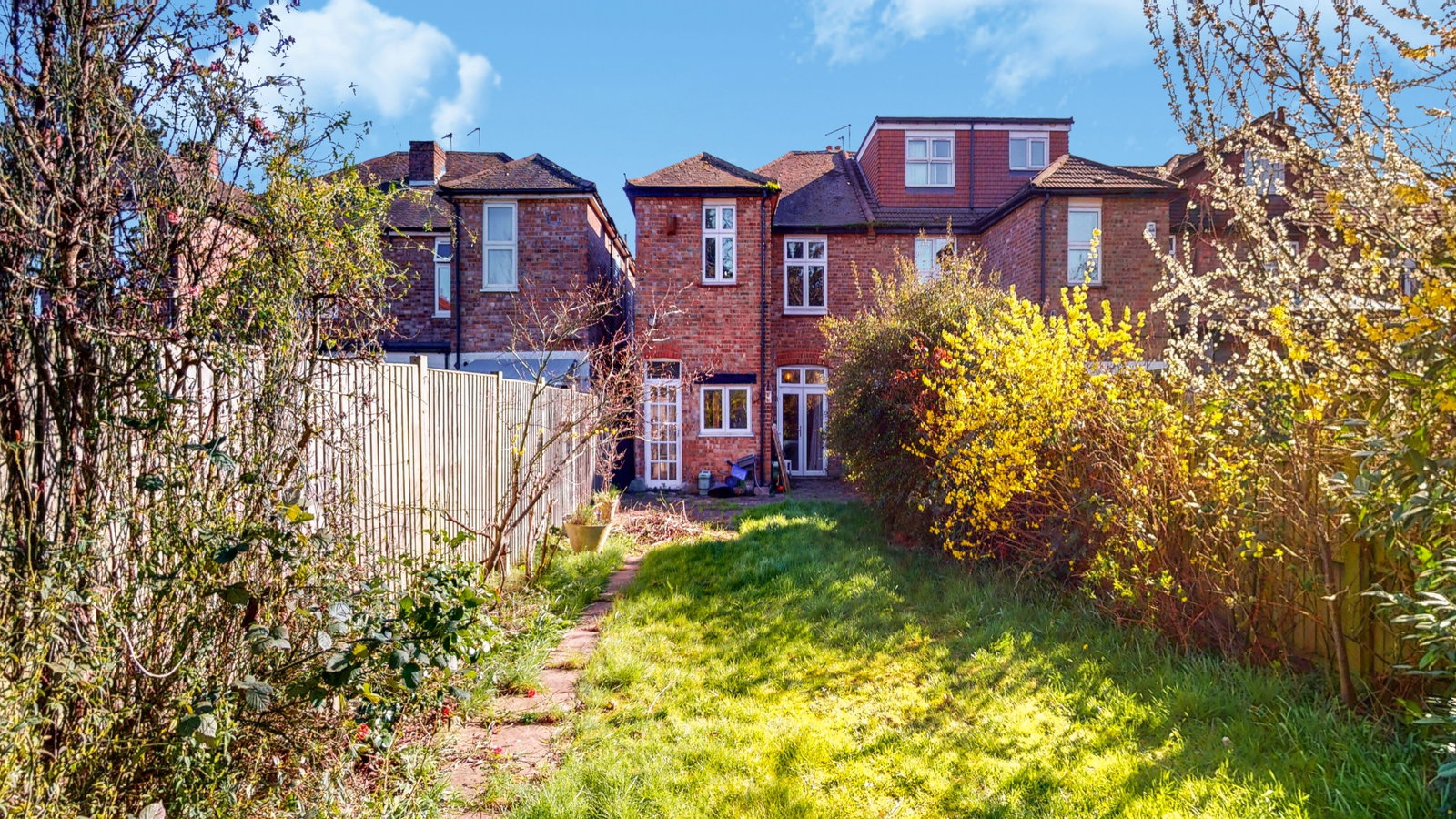 Semi Detached House in Isleworth