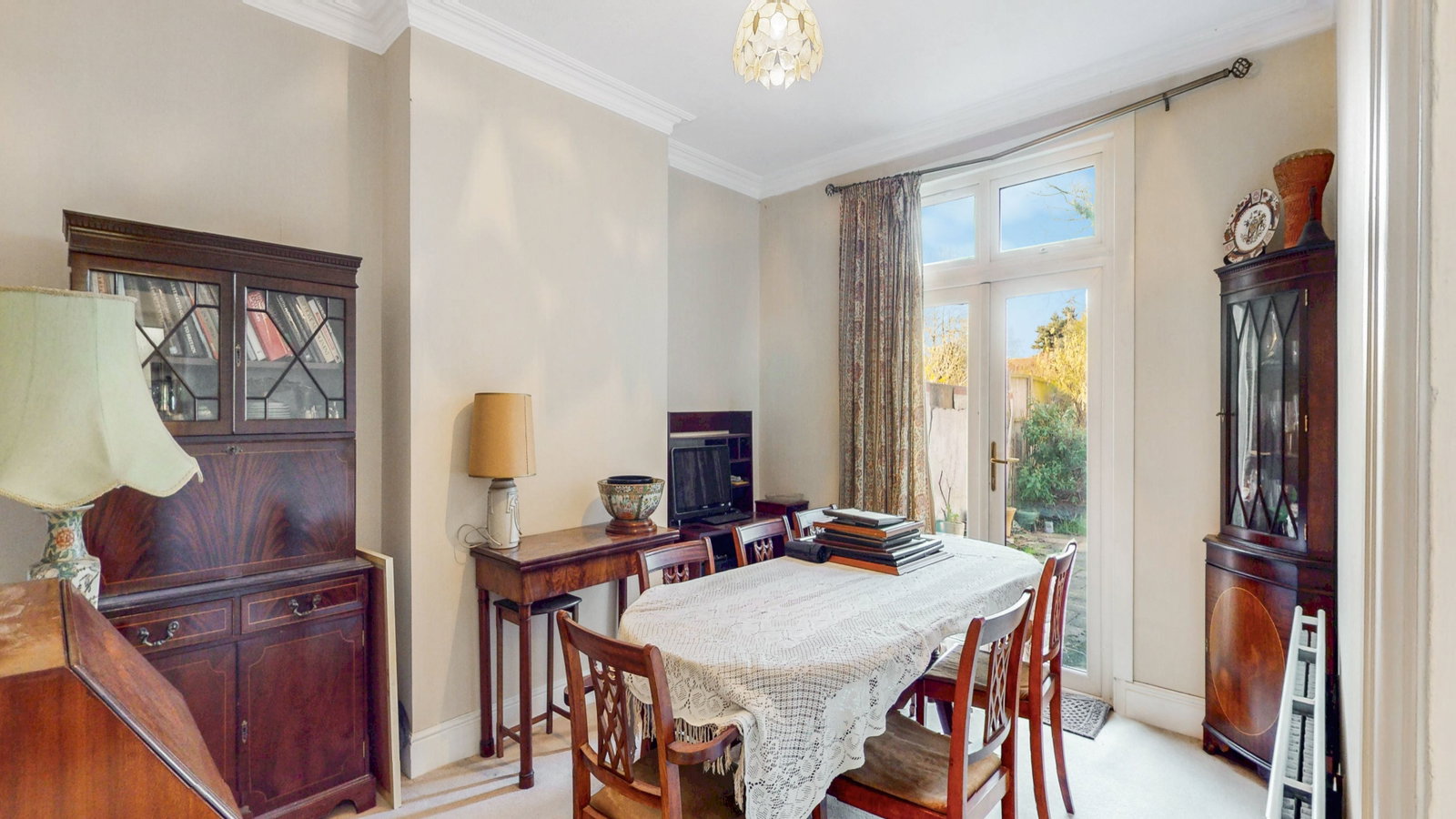 Semi Detached House in Isleworth