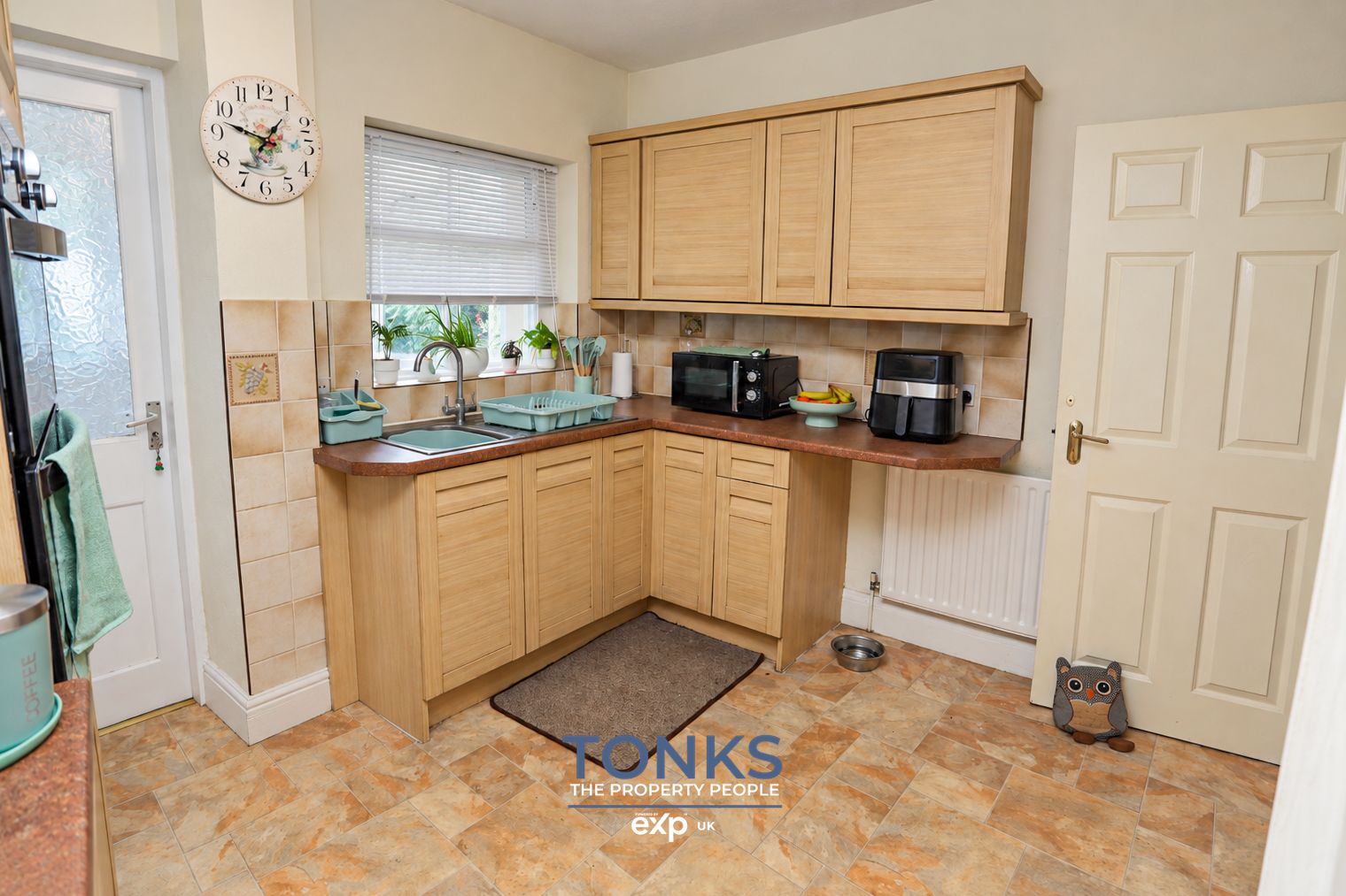 Semi Detached House for sale in Halesowen, Oak Tree Crescent, Halesowen, B62 9DA