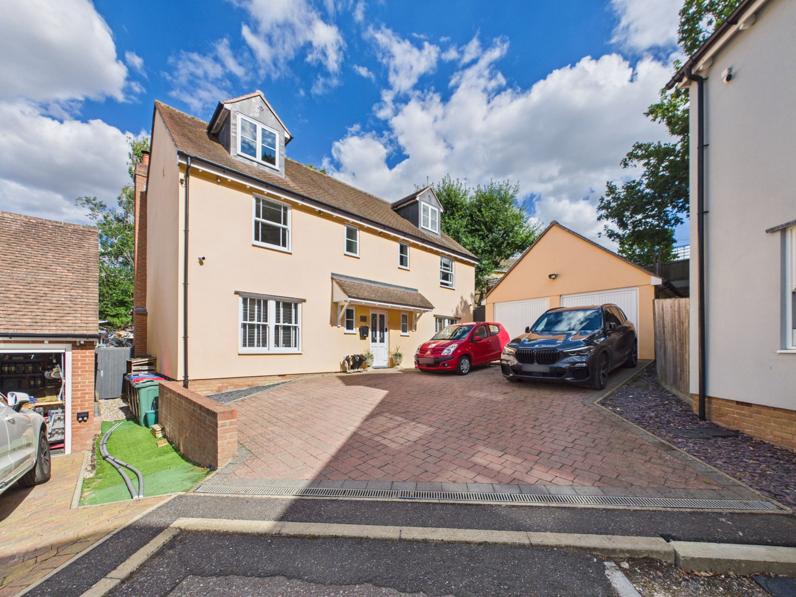 Detached House for sale in Halstead, St Peters View, Sible Hedingham, Nr Halstead, Essex CO9 3PL, 2300 m²