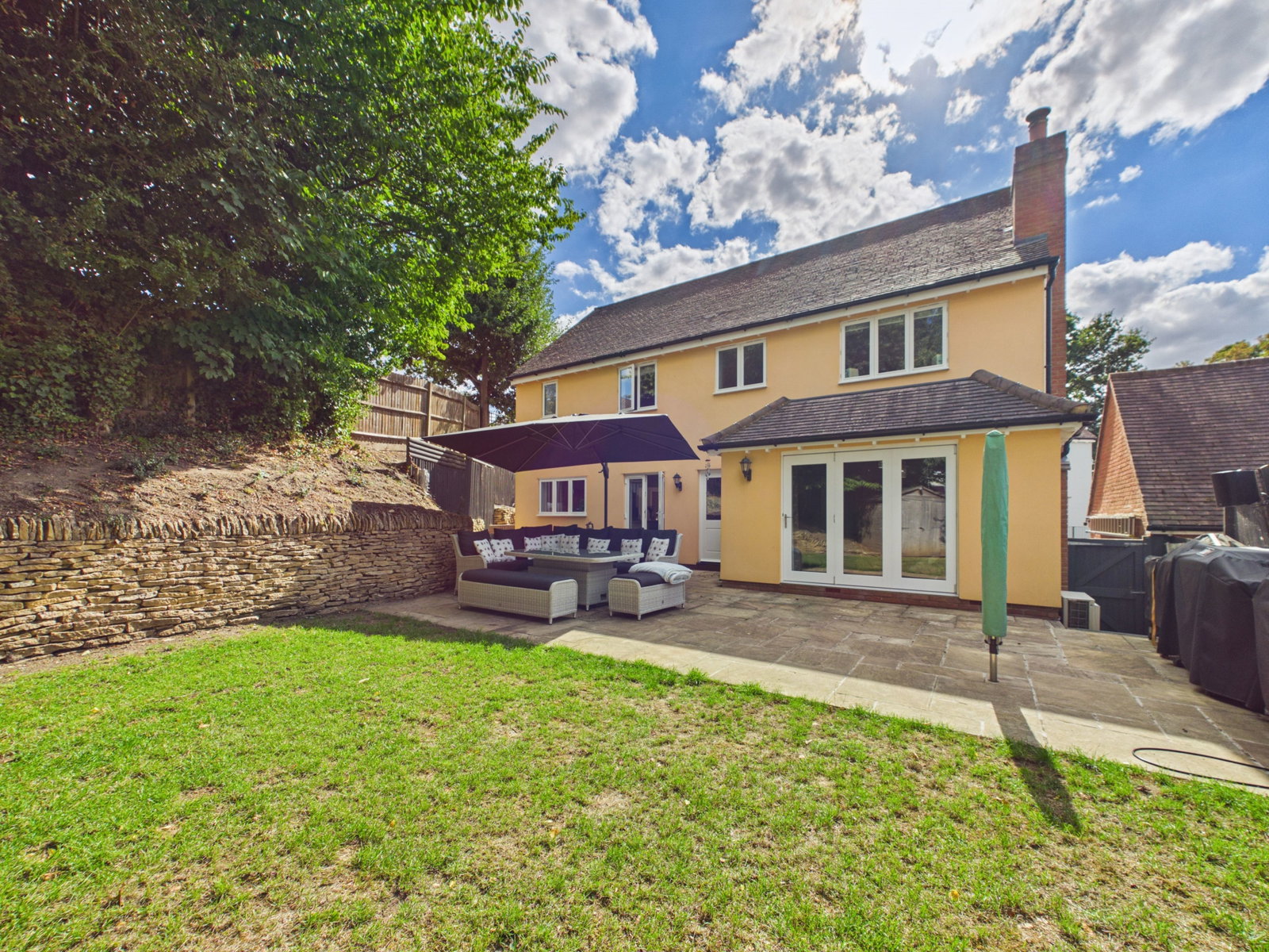 Detached House for sale in Halstead, St Peters View, Sible Hedingham, Nr Halstead, Essex CO9 3PL, 2300 m²