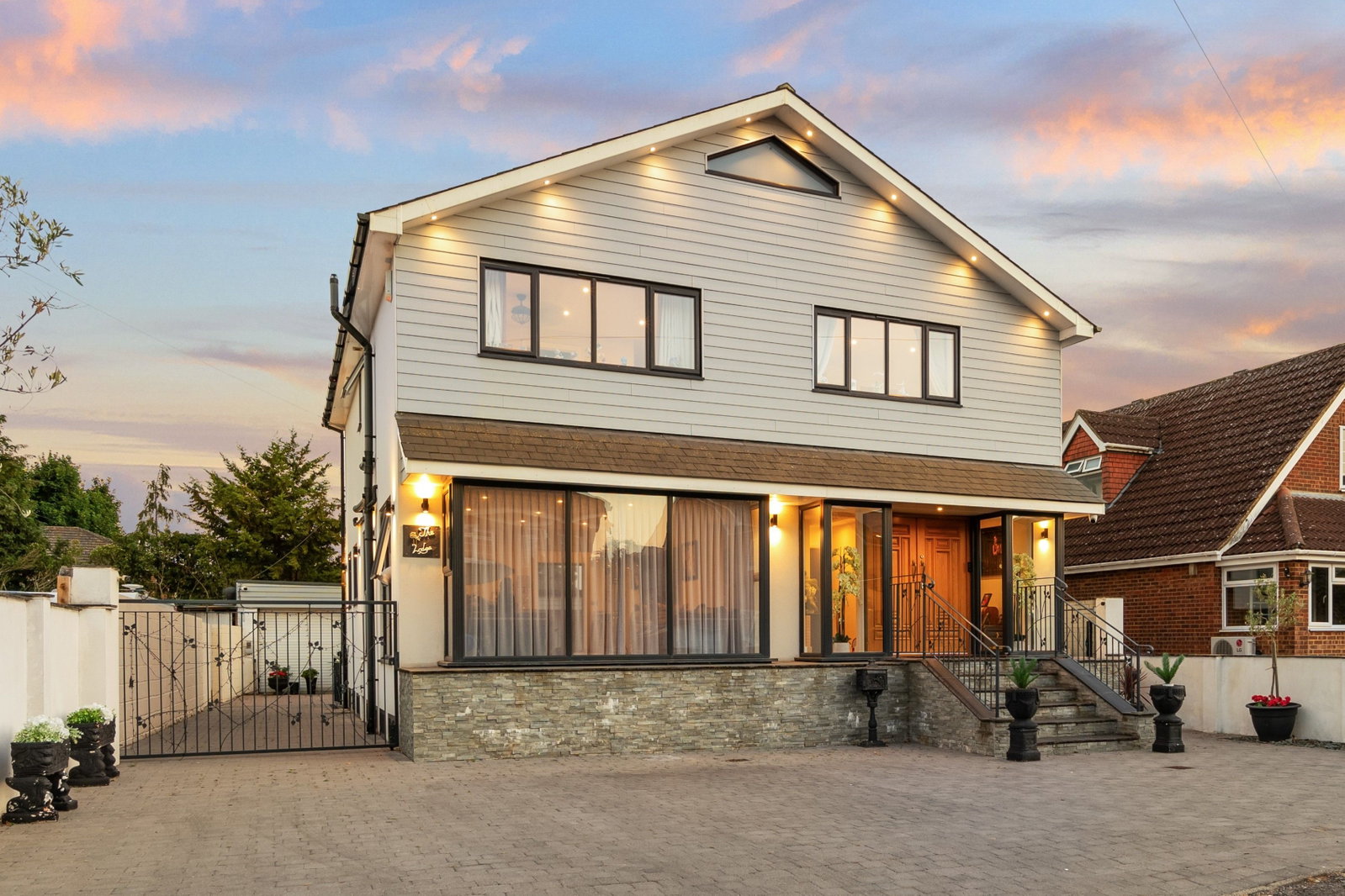 Detached House in Staines-upon-thames