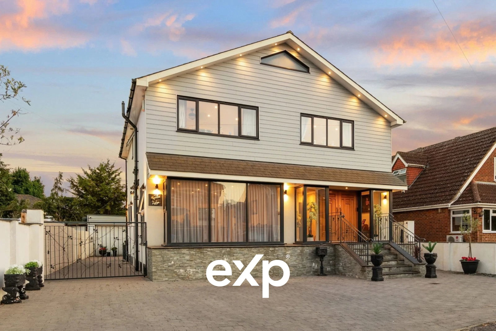 Detached House for sale in Staines-upon-thames, Green Lane, Staines-upon-thames, TW18 3LX, 3325 m²