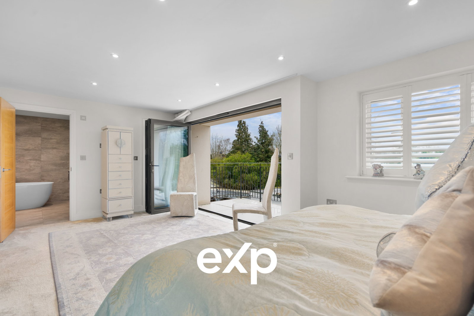Detached House in Staines-upon-thames