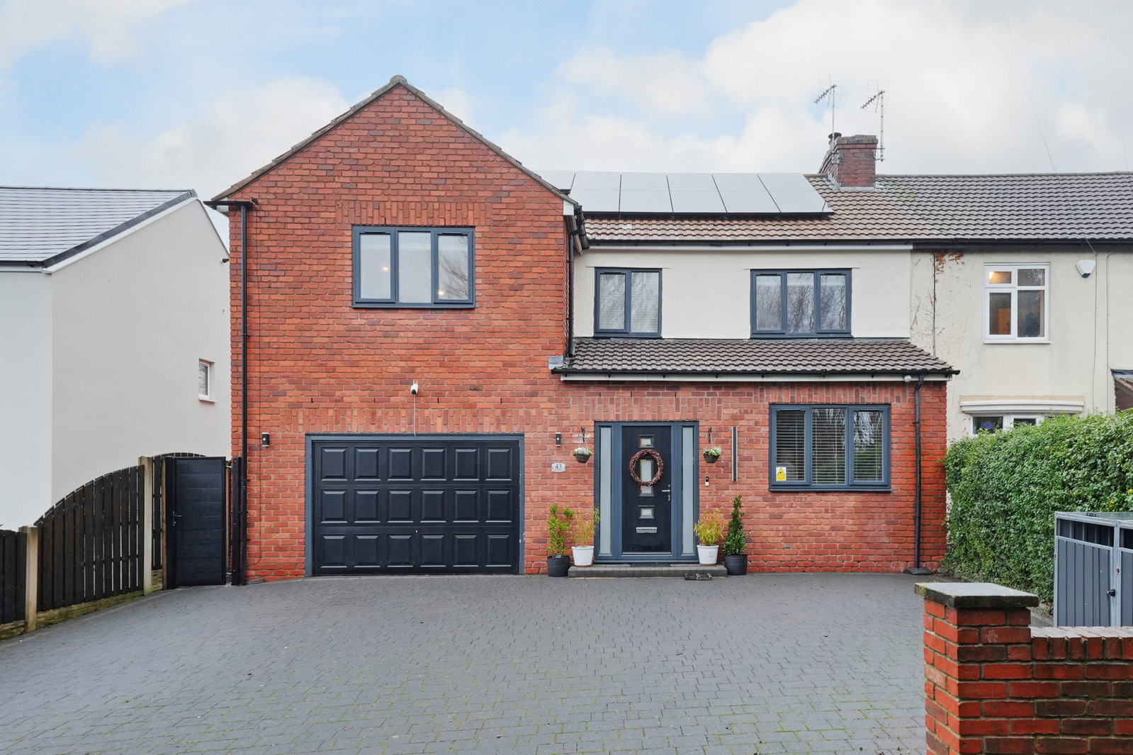 Semi Detached House in Chesterfield