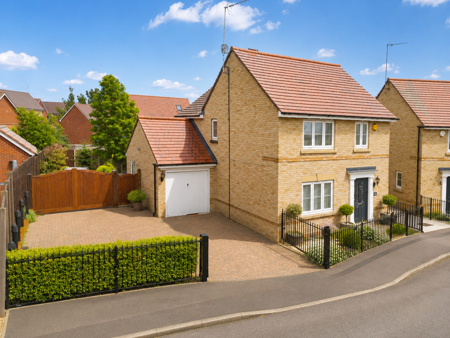 Detached House for sale in Dunmow, Cromwell Road, Flitch Green, Dunmow, CM6 3GE, 1114 m²