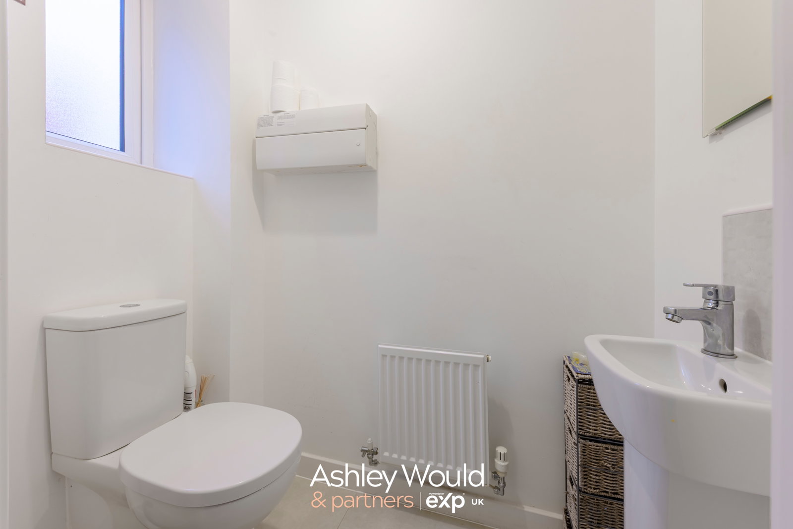 Semi Detached House in Rednal
