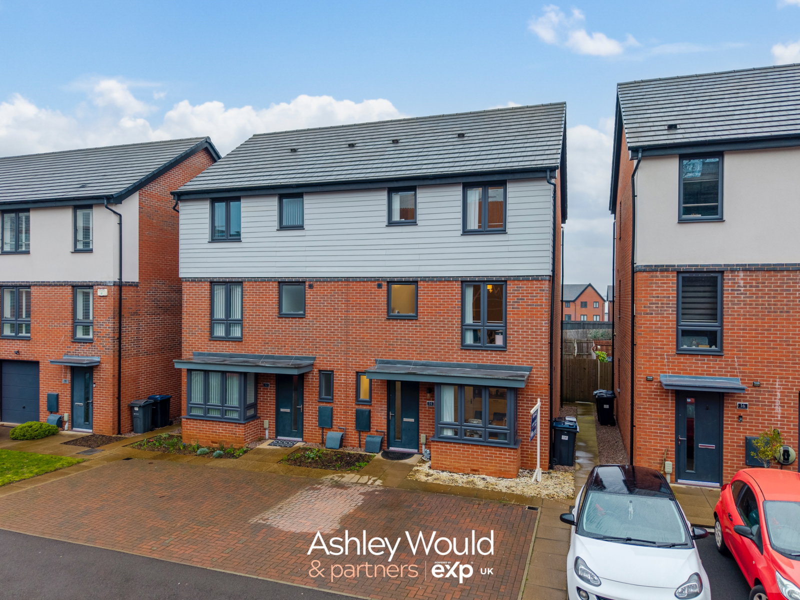 Semi Detached House in Rednal