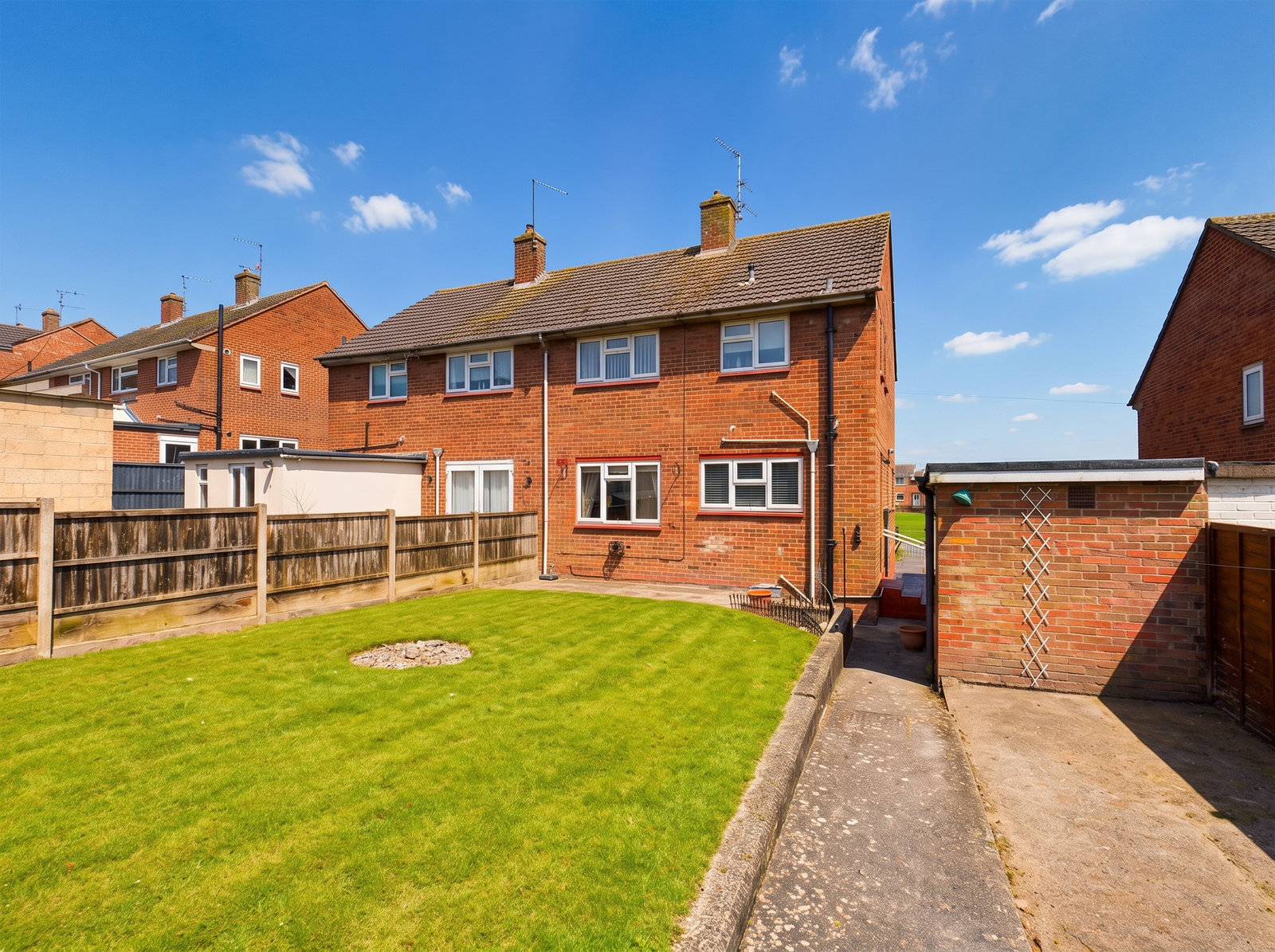 Semi Detached House in Grantham
