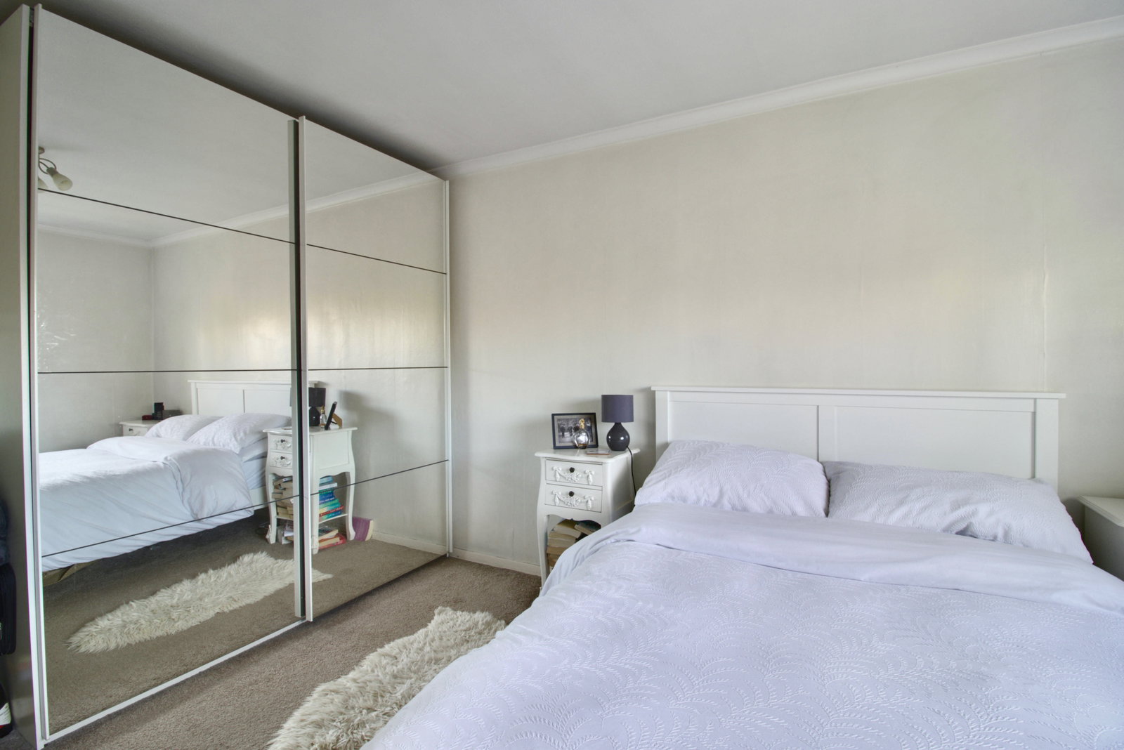Flat for sale in Romford, Holdbrook Way, Harold Wood, RM3 0JD, 484 m²
