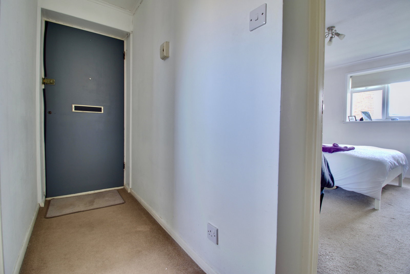 Flat for sale in Romford, Holdbrook Way, Harold Wood, RM3 0JD, 484 m²