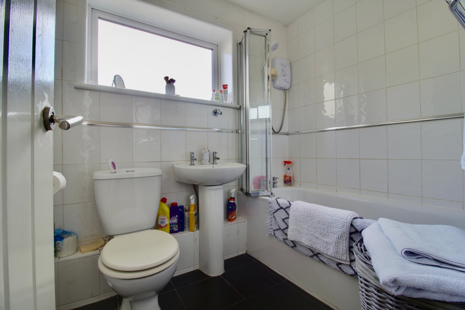 Flat for sale in Romford, Holdbrook Way, Harold Wood, RM3 0JD, 484 m²