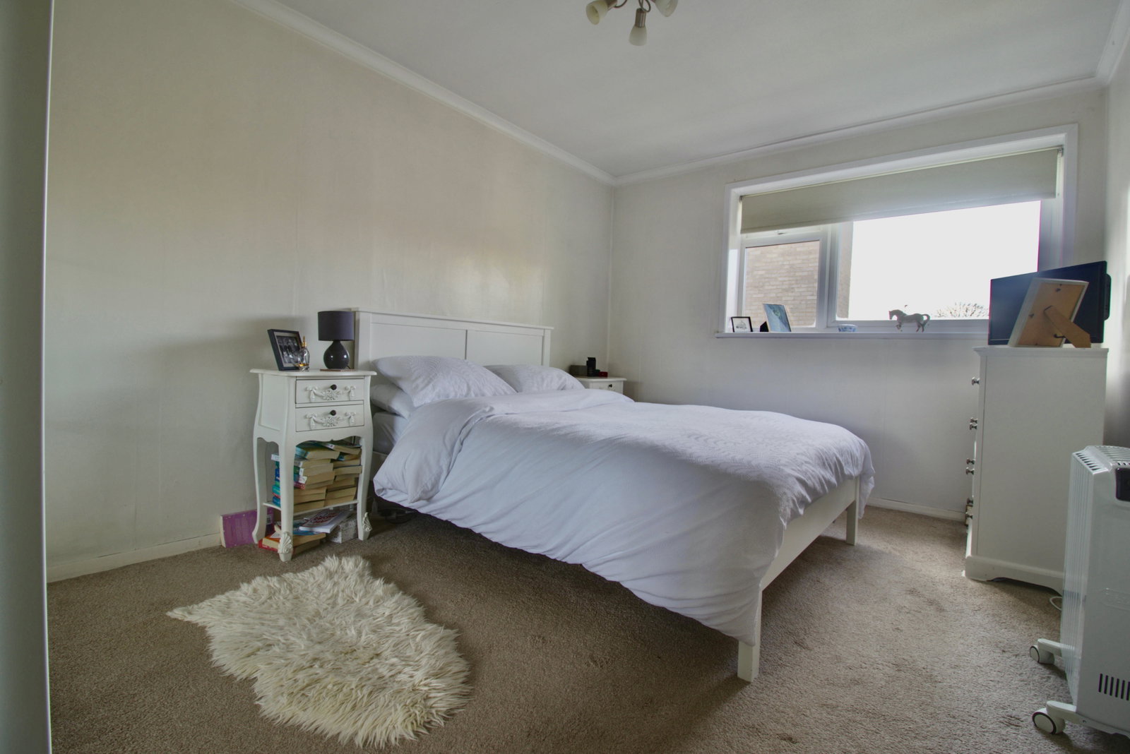 Flat for sale in Romford, Holdbrook Way, Harold Wood, RM3 0JD, 484 m²