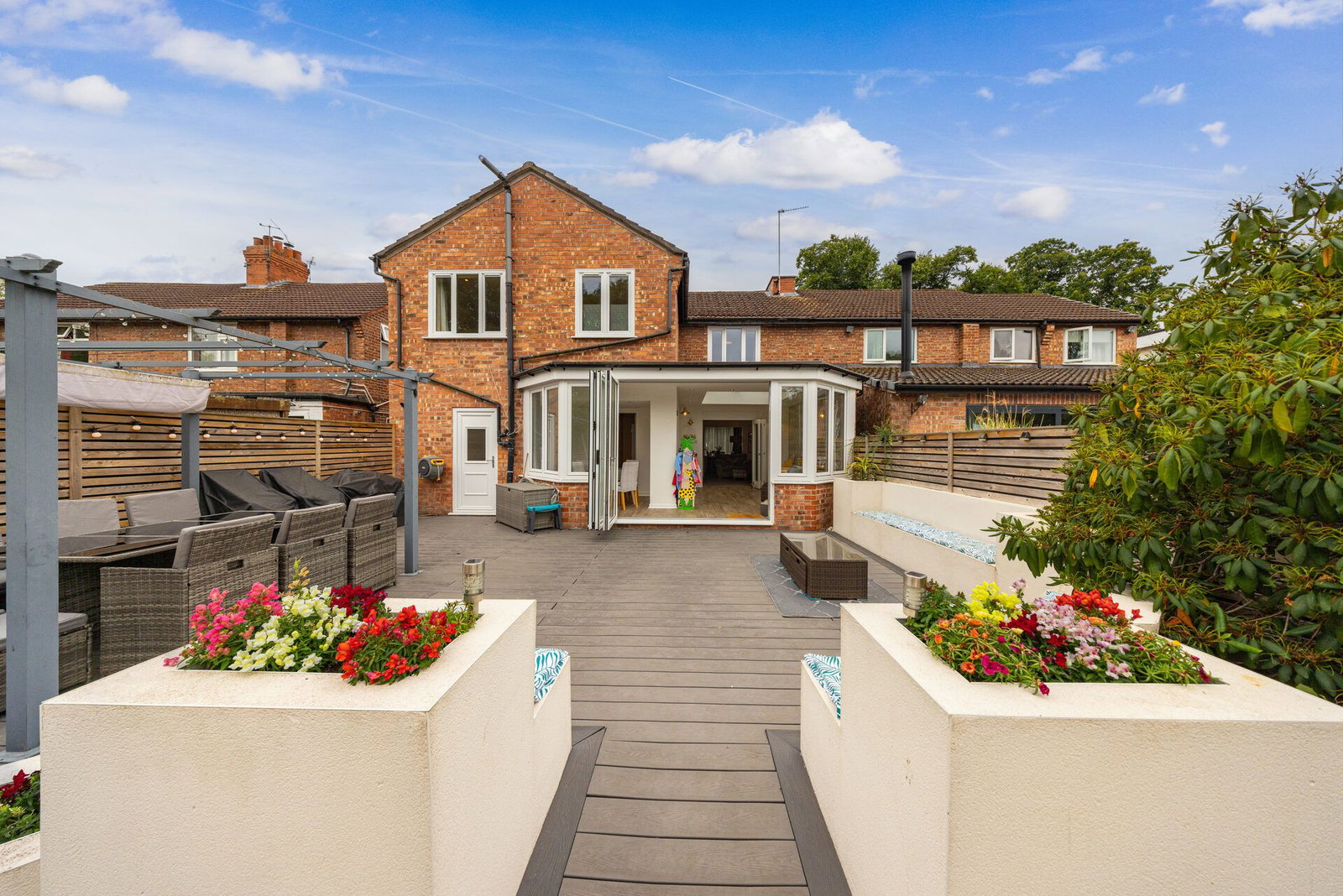 Semi Detached House for sale in Sale, Roebuck Lane, Sale, M33 7SY, 2001 m²